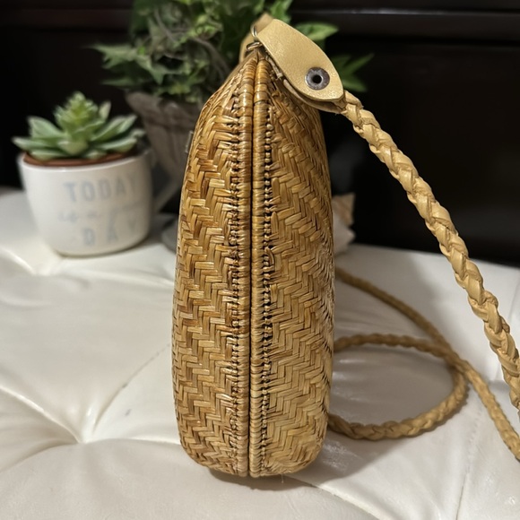Gorgeous Vintage Bag-Tan Natural Fiber Exterior-Turn Lock Closure - Picture 8 of 16